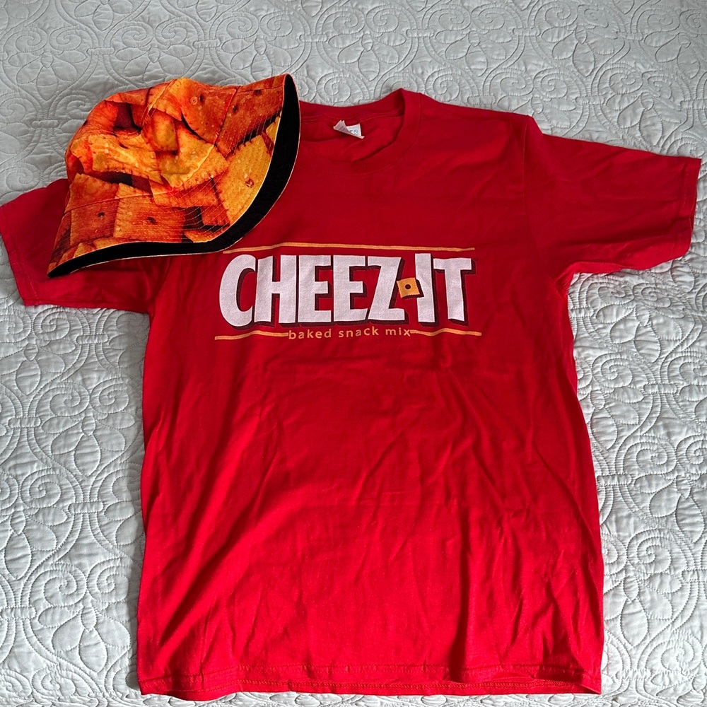 Cheez-It T-Shirt and Bucket Hat Set